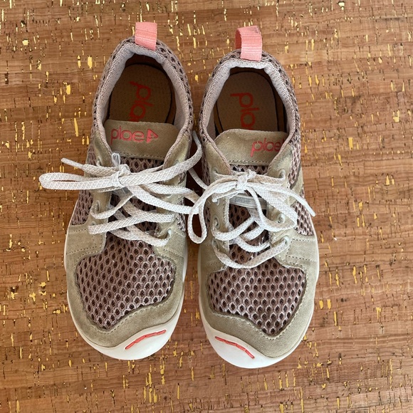 Plae mesh Suede Sneakers Kids size 12.5. - Picture 5 of 7